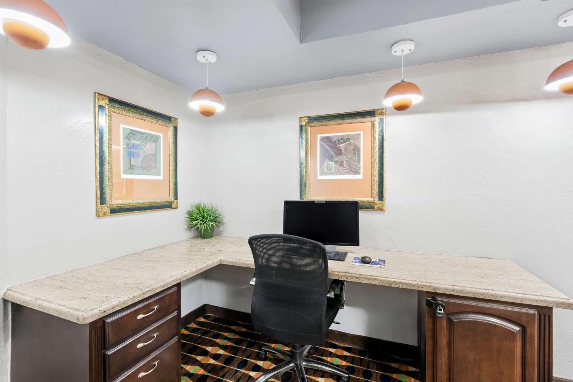 Surestay Plus Hotel By Best Western Lubbock Medical Center Exteriör bild