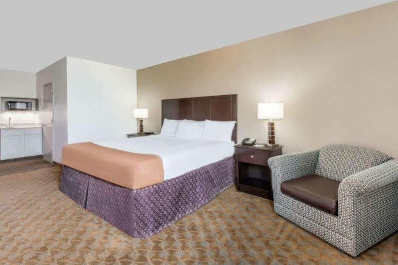 Surestay Plus Hotel By Best Western Lubbock Medical Center Exteriör bild